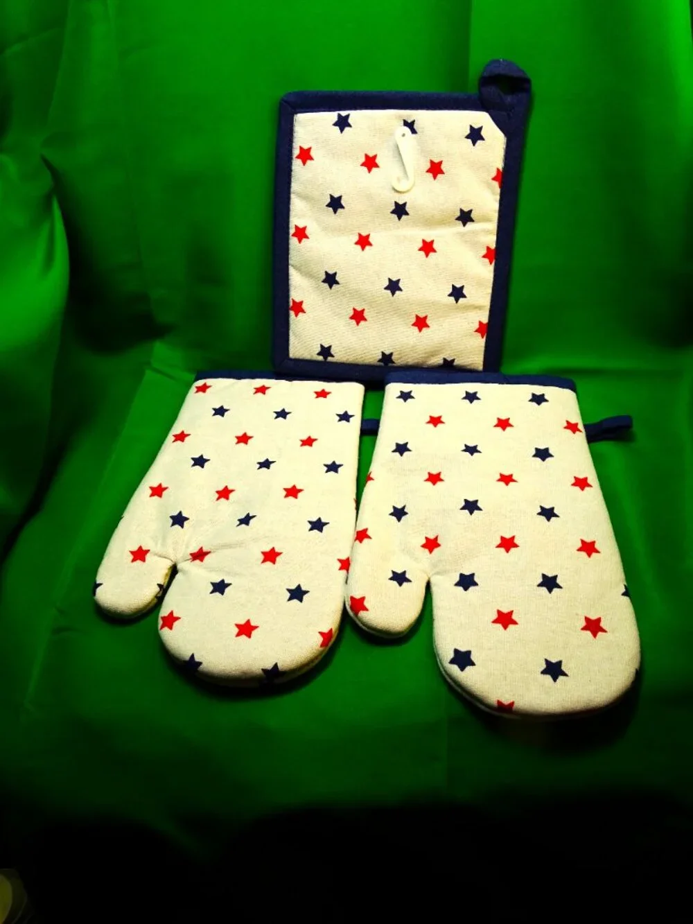 New Potholders one Square and 2 Mitts by MABELLE